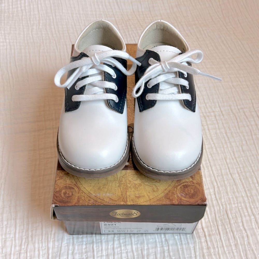 FootMates “Cheer” Navy Saddle Shoes, Size 9